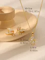 Detailoverzicht van 18k vergulde vlinder ketting en oorbellen set met maatvoeringen - Peer Baguette Vlinder Splicing Stijl (W1320)