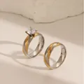 Set de anillos de pareja bicolor en acero inoxidable con circonita de diseño moderno - US 7 / Bicolor Oro y Plata (W677)