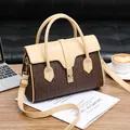 Borsa da donna stampata con motivo monogramma marrone e dettaglio patta in pelle beige - Giallo