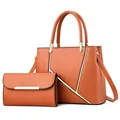 Détail de l'ensemble sac à main en cuir PU marron avec design géométrique et métal - Jaune