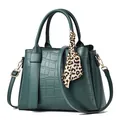 Bolso de mano verde oscuro con diseño de cocodrilo, pañuelo de leopardo y oro - Verde