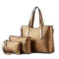 Set di tre borse in ecopelle intrecciata color oro metallizzato con borsa e pochette - Oro