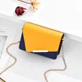 Mini bolso bandolera bicolor en amarillo y azul marino con cadena de oro - Azul y Amarillo