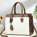 Elegante zweifarbige Einkaufstasche in Weiß und Braun mit verstellbarem Schultergurt - Kontrast Weißer Stil / Weiß