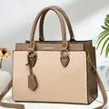 Schicke Damen-Umhängetasche im Color-Block-Design in Beige und Braun mit Trageriemen - Contrast Khaki Style / Khaki