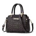 Bolso de mano marrón con estampado de monograma CKEH y herrajes metálicos dorados - Estilo con Patrón de Letras / café