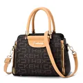 Sac à main bandoulière marron foncé pour femme avec monogramme CKEH et anses - Style Motif Lettres / Beige