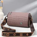 Fashionable Boston cylinder bag with brown crocodile texture and wide jacquard strap - Dusty Pink