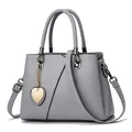 Mittelgraue Damen Handtasche mit Patchwork-Design, Tragegriffen und goldenem Herzanhänger - Grau