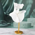 Witte kunsthars buste sieradenstandaard met gouden basis voor kettingen en oorbellen - Wit