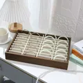 Walnotenhouten displaytray met 20 vakken voor armbanden en jade sieraden in huiselijke sfeer - Walnoothout met Beige Voering