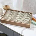Walnoothouten sieraden display met 40 vakken en beige fluwelen voering voor armbanden - Rozenhoutnerf met Beige Voering