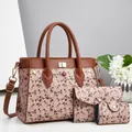 Set dettagliato di borsa a mano con ciliegie, pochette e portamonete in oro rosa - Cachi