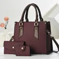 Set dettagliato di tre borse bordeaux intrecciate con finiture in pelle e dettagli dorati - 27x13x22 cm / Rosso ciliegia