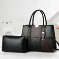 Conjunto de bolso tote macaron moderno con costuras acolchadas y detalles en contraste - Negro