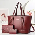 Set de 3 bolsos color burdeos para mujer en cuero sintético con textura y herrajes dorados - Set de tres piezas / Granate