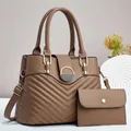Braune gesteppte Handtasche im Set mit Tragetasche, Geldbörse und goldenem Ringverschluss - Tragetasche Und Geldbörse / Khaki