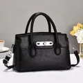 Klassieke zwarte crossbodytas met litchi-textuur en zilveren metalen details - Zwart