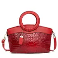 Sac à main rouge élégant avec texture crocodile, cuir lychee et boucles dorées - Rouge