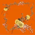 Florales Seidenquadrat 90x90cm mit gelben Pfingstrosen auf orangefarbenem Grund - 90cm*90cm / Orange