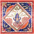 Detailpatroon van zijden sjaal in etnische stijl met veren en tribale motieven - Grote Vierkante Sjaal / Rood