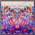 Seidig glänzendes 90cm quadratisches Halstuch mit buntem Lavendel-Blumenmuster - Marineblau