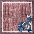 Zijden vierkante sjaal met rood tweedpatroon, witte rand en blauwe bloemenprint - Wijnrood