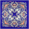 Dettaglio di un foulard in seta blu reale con motivi paisley e rose in stile etnico - Blu Reale