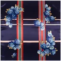 Sciarpa in seta 90x90cm blu navy con stampa floreale rosa e eleganti righe geometriche - Blu Notte
