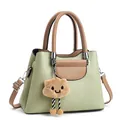 Borsa tote minimalista verde e marrone con trama in pelle e simpatico ciondolo a nuvola - Verde