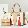 Détail du sac à main en cuir contrasté avec bandoulière amovible et petite pochette - Kaki