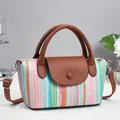 Bolso de mano tejido de rayas coloridas con ribete de cuero marrón y herrajes plata - Rosa