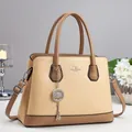 Elegante borsa a mano bicolore beige e marrone con foulard e logo a forma di canguro - Cachi
