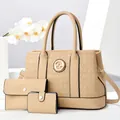 Beiges dreiteiliges Handtaschen-Set mit Krokodil-Prägung, Tragetasche und Schultergurt - Khaki