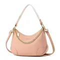 Sac croissant en cuir rose avec chaîne dorée et poignée supérieure sur fond blanc pur - Rose