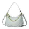 Classica borsa croissant azzurra con catena dorata e texture in pelle a grana fine - Celeste