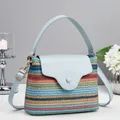 Sac seau en paille tissée à rayures avec lanières en similicuir bleu clair pour femmes actives - Bleu