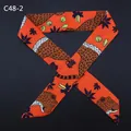 Seidenschal mit Leoparden- und Blumenmuster in leuchtendem Orange, Stil C48-2 - Hellorange Leopardenmuster (C48-2)