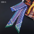 Dettaglio di un foulard in seta blu scuro con motivi geometrici arancioni e fiori - Blu Profondo Arancione (C63-1)
