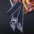 Détail d'un foulard twilly en soie avec motif de raton laveur sur fond gris foncé pour sac - Style raton laveur de dessin animé gris foncé (C98-9)