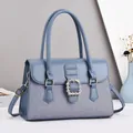 Sac à main bleu-gris élégant avec boucle en strass et bandoulière amovible incluse - Bleu