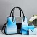 Stilvolles 3-teiliges blaues Set aus Tragetasche mit Krokodilstruktur und Farbverlaufseffekt - Blau
