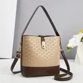 Secchiello chic in tela monogram con finiture in pelle marrone e dettagli dorati - Cachi