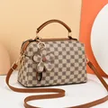 Borsa a mano a scacchi con stampa floreale vintage e dettagli in metallo dorato lucido - Cachi con Marrone