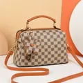 Borsa a mano a scacchi beige e caffè con motivo floreale e tracolla in pelle regolabile - Cachi con Giallo Terra