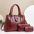Ensemble trois pièces de sacs à main bordeaux en cuir synthétique avec texture naturelle - Rouge