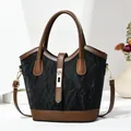 Sac à main bicolore rétro en noir froissé avec garniture en cuir brun et fermoir doré - Noir