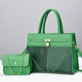 Détail du sac cabas patchwork vert émeraude et mini sac à chaîne dorée - 30/13/23 / Vert
