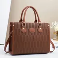 Borsa tote marrone di grande capacità con trama a mattoni e tracolla regolabile chic - L32 P12 A25 / Marrone