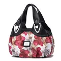 Bolso con estampado floral, asas de cuero sintético negro y detalles metálicos plateados - Negro / Flor Roja